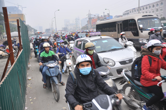 Người Hà Nội chật vật đi làm ngày đầu sau dịp nghỉ Tết Dương